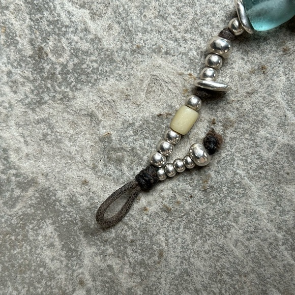 UNO de 50 Esmeralda Necklace - Picture 7 of 8